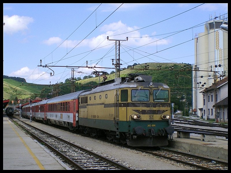 342-004 mit dem EC 101  Joe Plečnik  nach Ljubljana beim Ausfahren aus dem Bahnhof Maribor (Marburg) am 20.07.2008