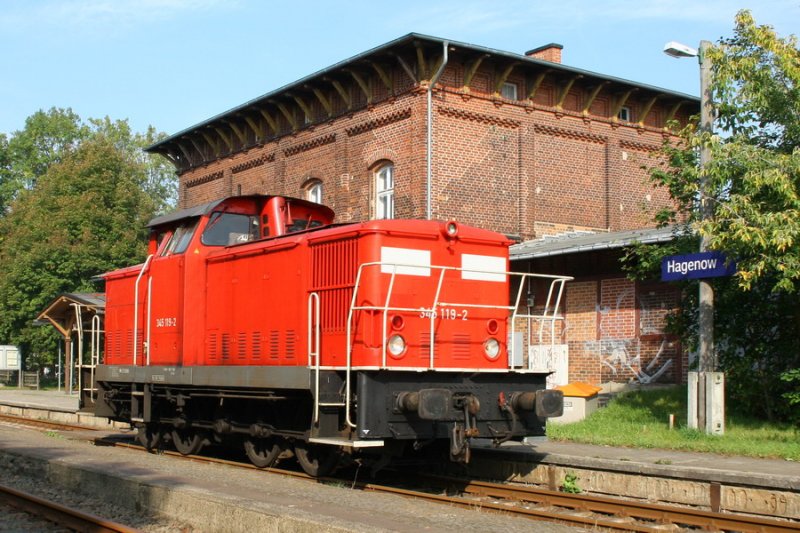 345 119 beim umlaufen vor dem Bf. Hagenow Stadt 10/2006
