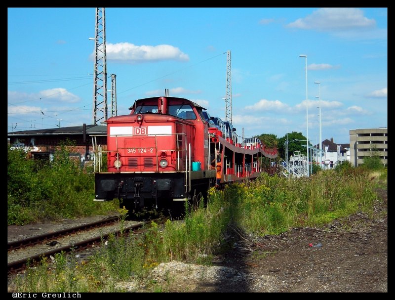 345 124  Bert  beim rangieren von Autozugwagen in Hildesheim.