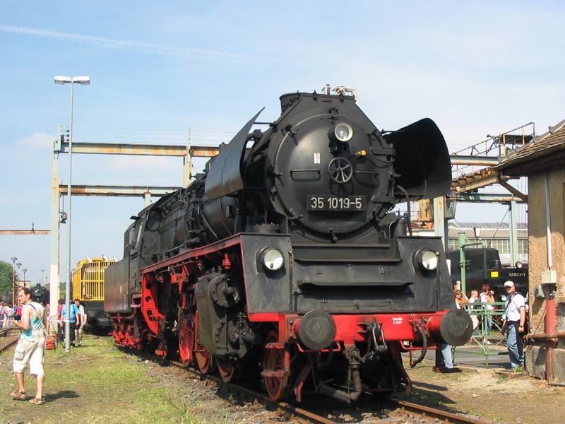 35 1019-5 anl�sslich der Meininger Dampfloktage am 3. September 2005 im Dampflokwerk Meiningen.