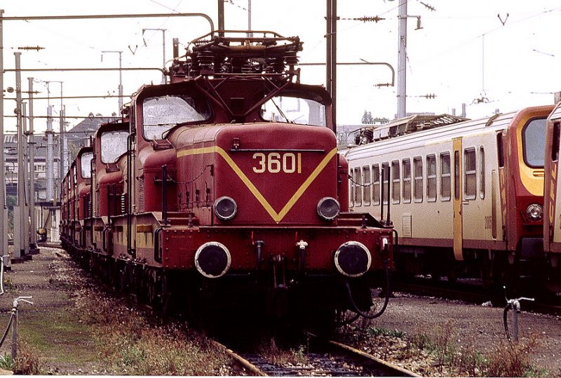 3601 und weitere Krokodile warten auf den nchsten Einsatztag Luxemburg 10-1991