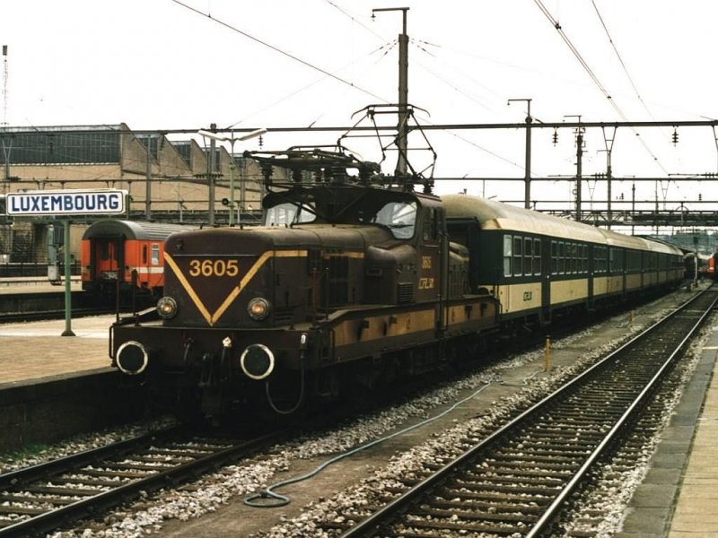 3605 auf Bahnhof Luxembourg am 25-7-2002. Bild und scan: Date Jan de Vries.