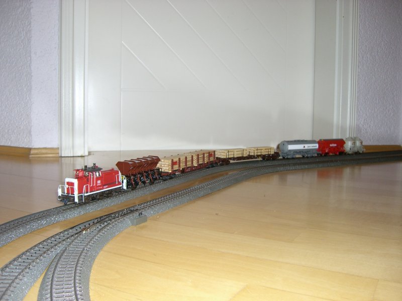 361 821 mit einer nebenbahnbergabe auf meiner Bodenanlage.