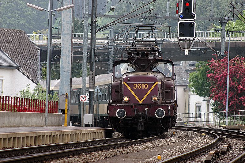 3610 erreicht den Bhf von Troisvierges. 04.06.2004