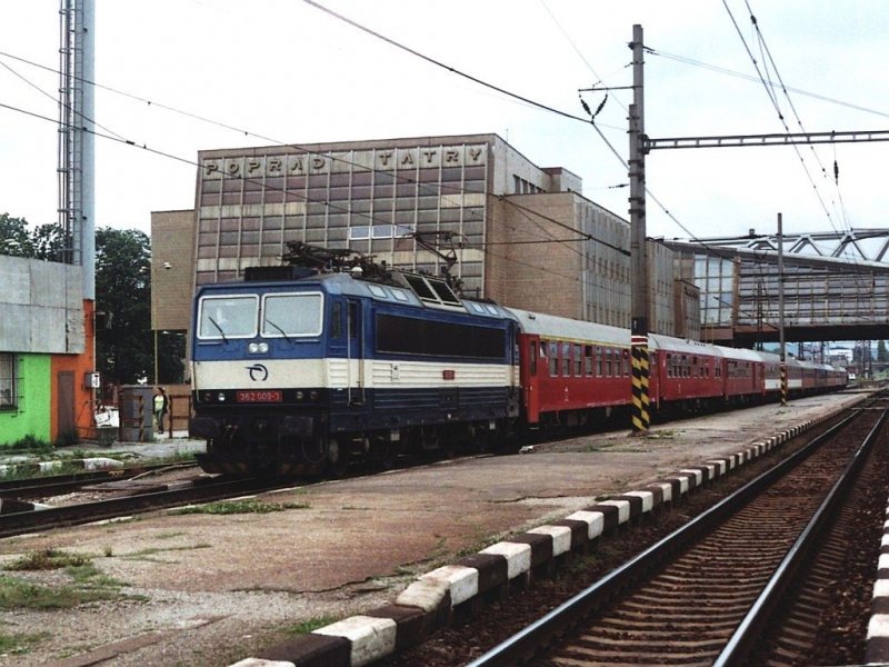 362 009-3 mit R 609 Bratislava Hlavn Stanice-Koice auf Bahnhof Poprad Tatry am 1-8-2005. Bild und scan: Date Jan de Vries.