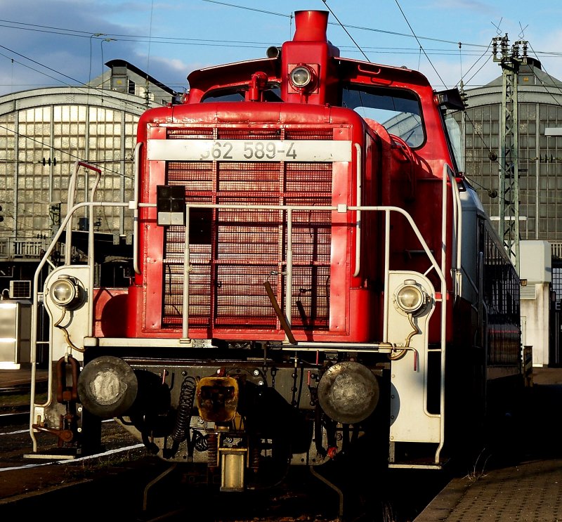 362 589 steht am 25.03.2008 kalt in Karlsruhe HBF. 