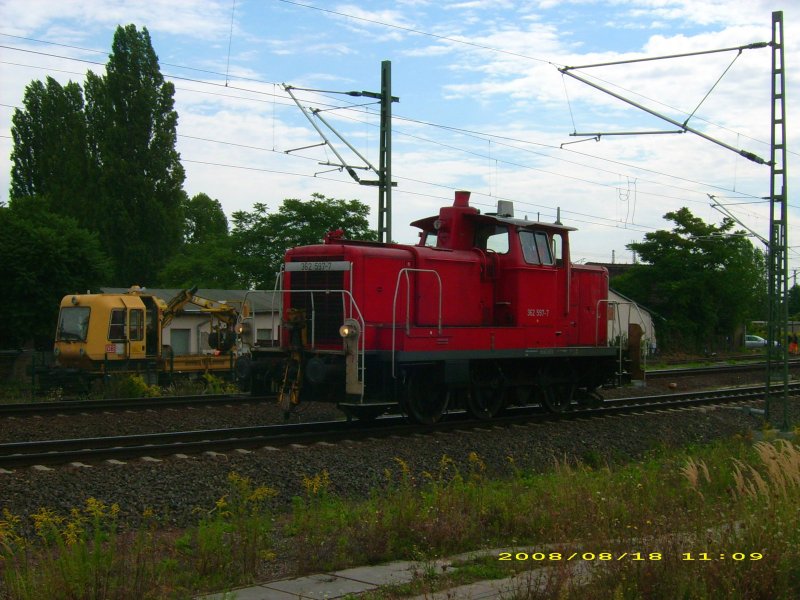362 597 befhrt am 18.08.08 die am Hbf Halle/Saale vorbeifhrenden Gleise. Die Fahrt ging weiter in den Rbf.