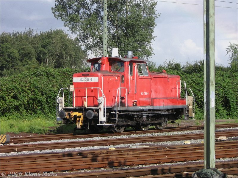 362 766-8 am 29.08.06 im Hbf. Emden beim Rangieren