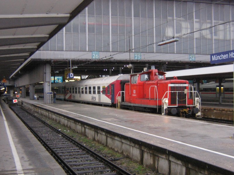 362 845 rangiert mit Alex Wagen am 12.12.2007 in Mnchen Hbf.