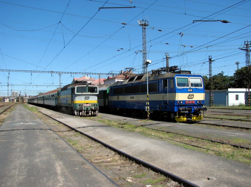 363 077 und 750 253 in Chomutov (16.07.2006)