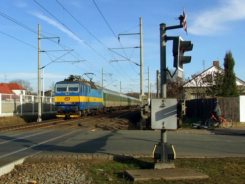 363 111 kommt nach Pardubice mit R 872 PILBERK. 7.2.09
