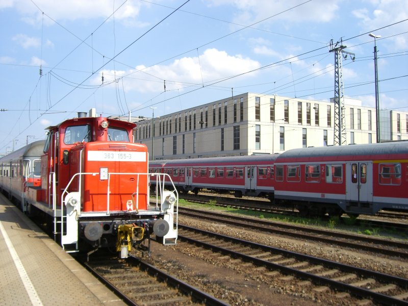 363 155 rangiert in Regensburg einen Regionalexpress (14.08.2007)