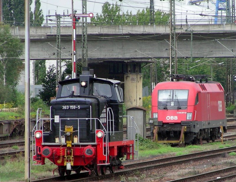 363 159 und ein BB-Taurus in Regensburg-Ost am 17.08.07
