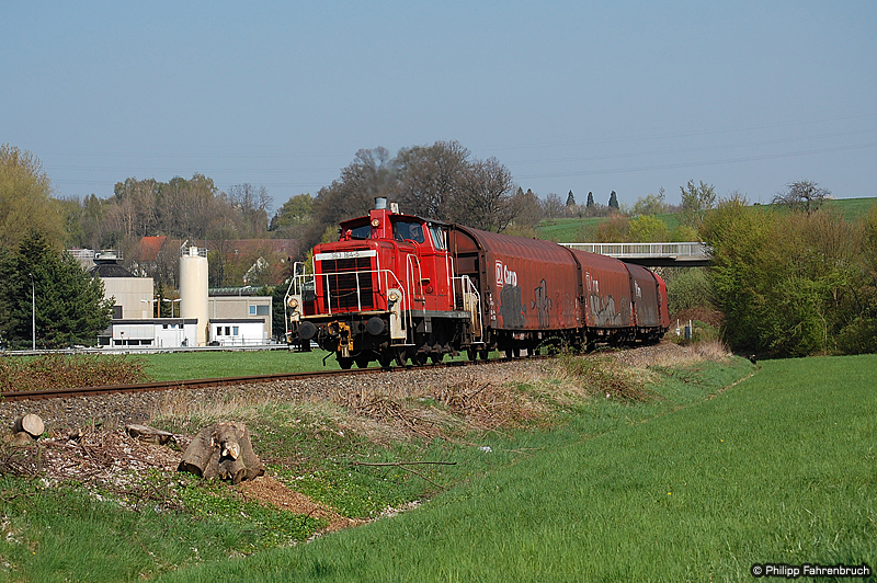 363 164 bringt am Morgen des 15.04.09 FZT 56094 von Aalen nach Unterkochen, aufgenommen am Km 2,8 der Brenzbahn (KBS 757) bei Neukochen.
