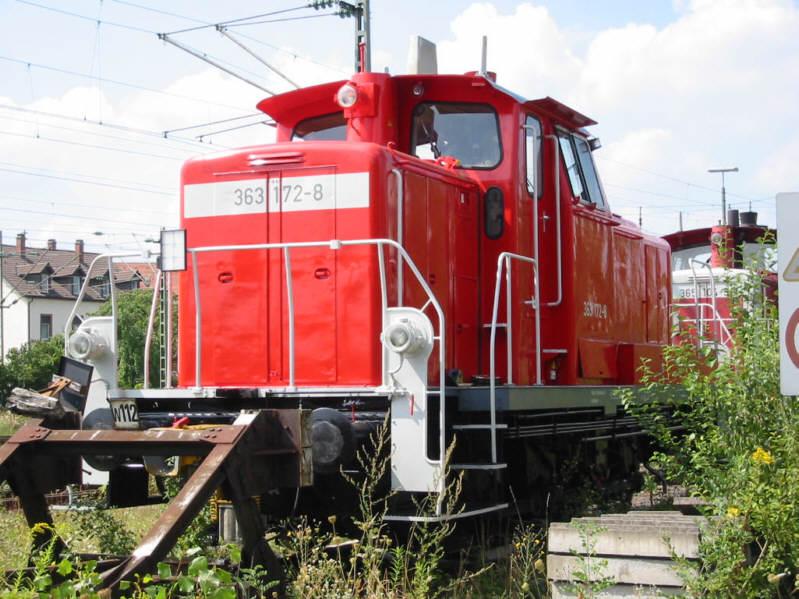 363 172 am 15.08.2004 abgestellt beim Bahnhof West in Karlsruhe.
