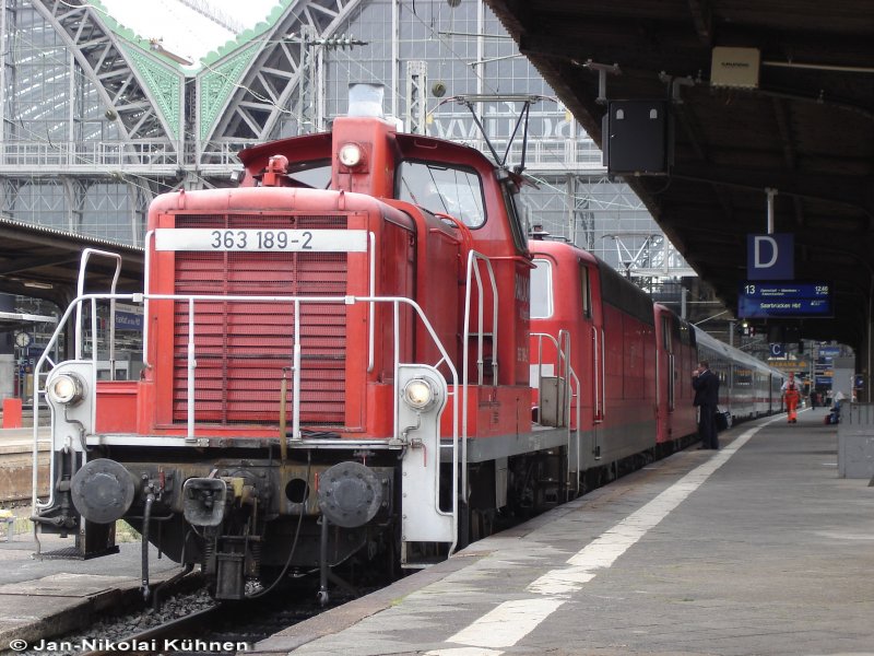 363 189 stellt die 181er mitsamt IC im Frankfurter HBF bereit. Die Reise geht anch Saarbrcken. (1.7.07)