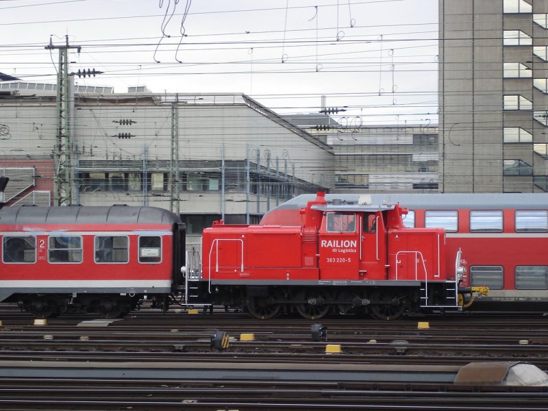 363 220-5 rangiert im Januar 2007 im Frankfurter Bahnhofsvorfeld.