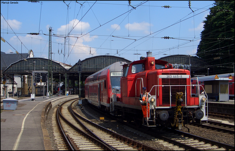 363 445 beim Umsetzen mit Dostos in Aachen Hbf 2.7.2009