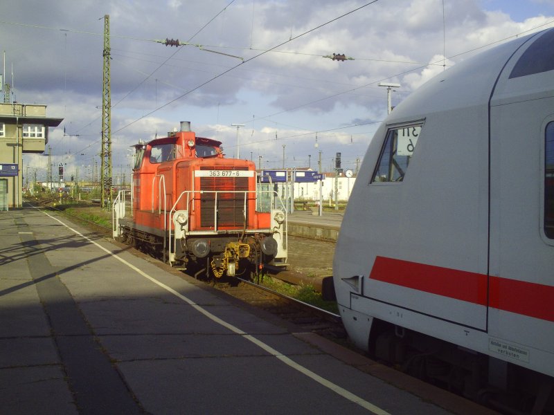 363 677-6 holte die Garnitur des IC 2039. Leipzig Hbf am 04.10.2008.