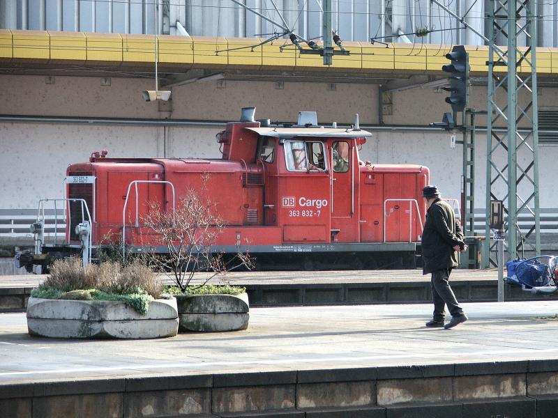 363 832-7 im Rangierbetrieb. Hbf.Koblenz am 23.01.2005.