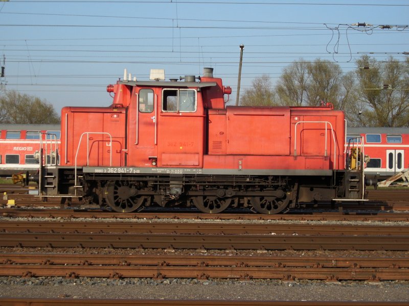 363 941 am 1.April 2009 auf dem Bahnhof in Stralsund.