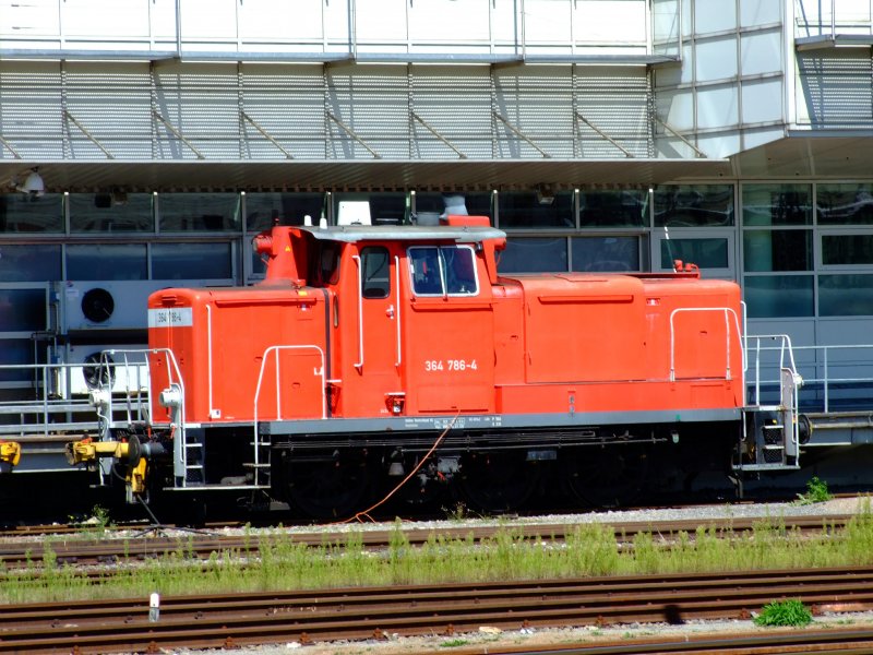 364 786 abgestellt am 5.8.2007 in Regensburg Hbf.