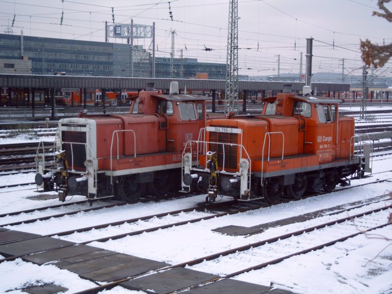 364 796-3 und 365 150-2 im Bahnhof Saarbrcken Hbf