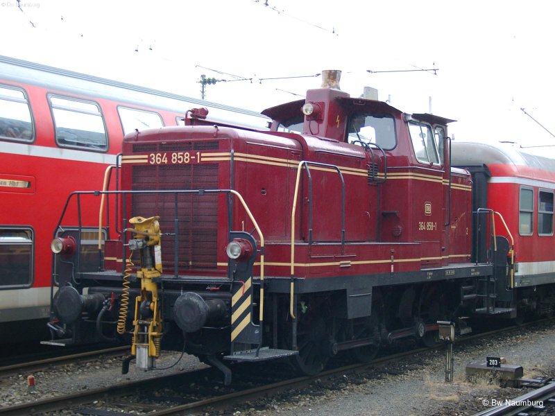 364 858  steht am 10.08.2007  in Ulm Hbf fr neue Rangieraufgaben bereit.