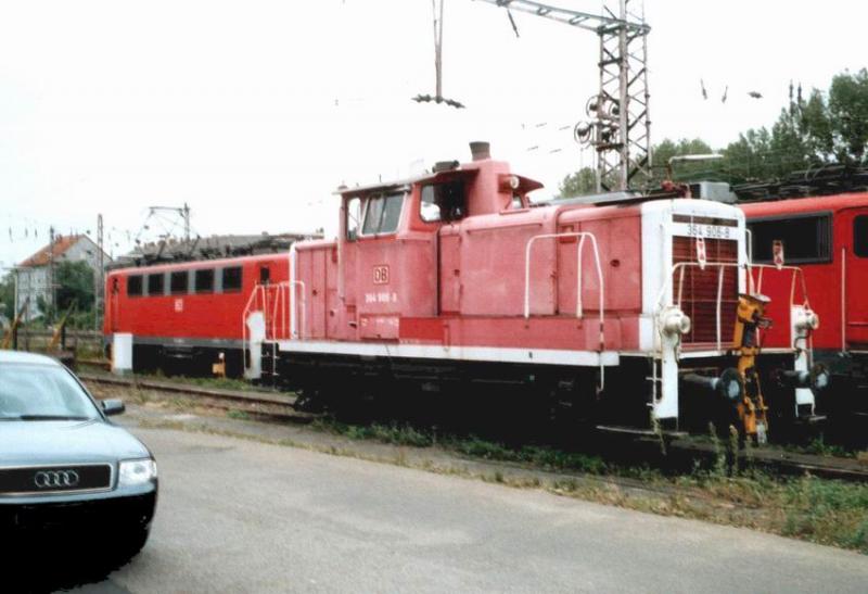 364 906 g�nnt sich am Nachmittag der 19.8.03 in Osnabr�ck gemeinsam mit einer 110 und einer 141 eine Pause.