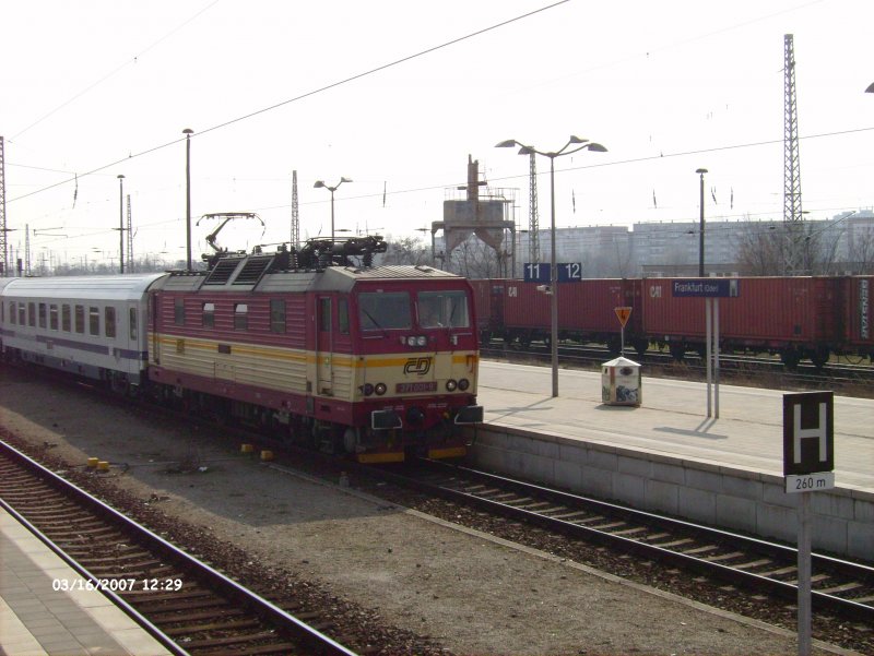 371 001 zog am 16.03.07 den Berlin-Warzawa-Express EC 44 nach Berlin durch Frankfurt/Oder.