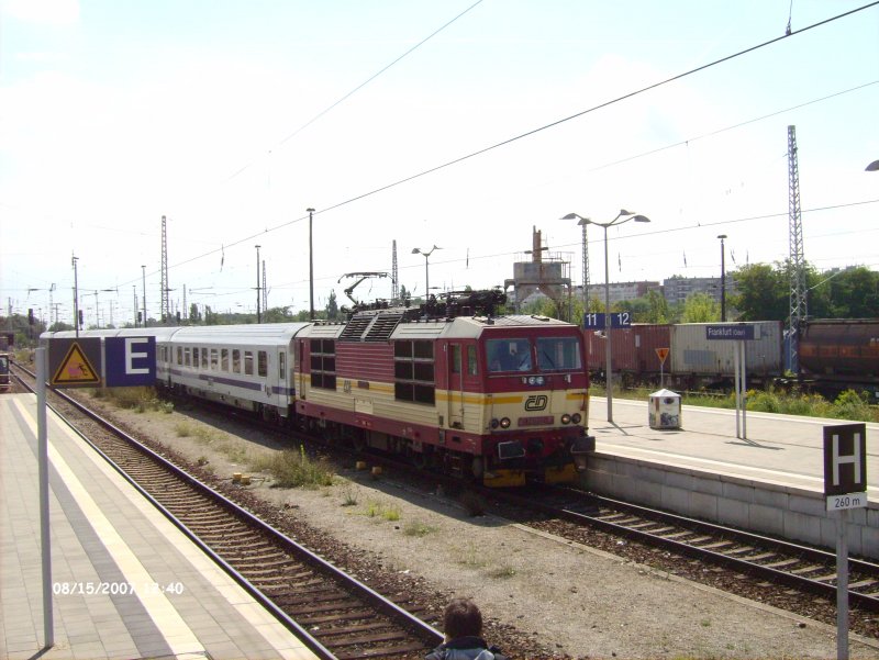 371 002 erreicht mit den EC 46 Berlin den Grenzbahnhof Frankfurt/Oder.15.08.07
