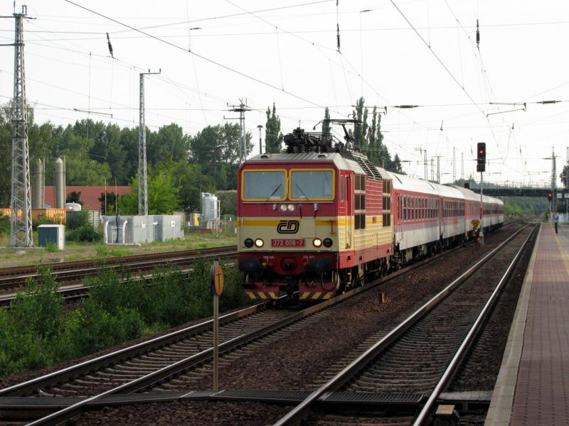 372 006 in Elsterwerda (am 02.08.2005)