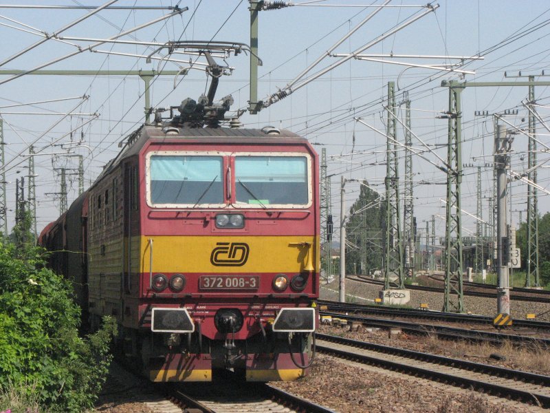372 008-3 war mit ihrem Gterzug flott Richtung Tschechien unterwegs.09.06.07.