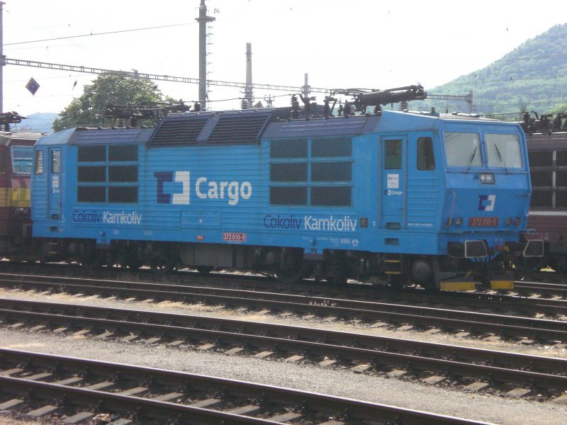 372 010 am 19.05.2008, abgestellt mit anderen Loks der Br 372 und 180, im Bf. Decin.