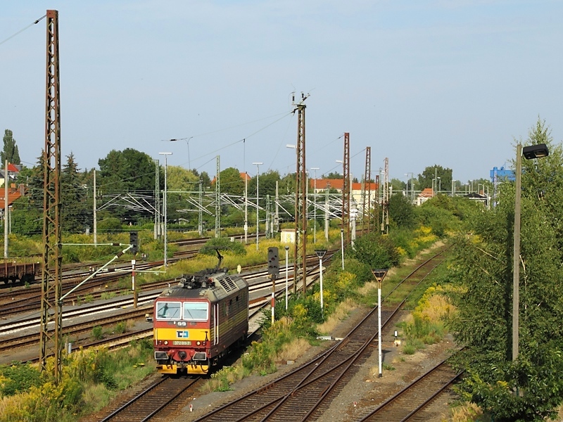 372 011-7 der CD setzt am 15.8.2009 in Leipzig um.