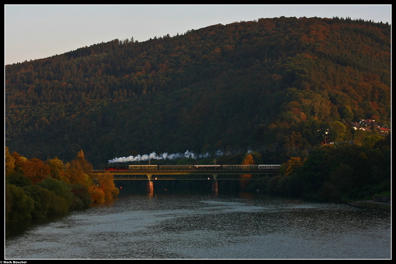 38 3156 fhrt am 27.09.09 ber die Neckarbrcke bei Neckargmnd.