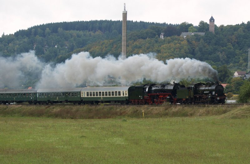 38 3199 und 41 1144-9 mit einen Sonderzug zu den XV.Dampfloktagen in Meiningen kurz hinter Wasungen am 05.09.2009