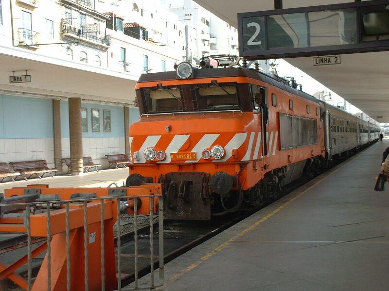 39 2602-9 mit IC am 06.05.2003 in Lissabon Santa Apolonia.
