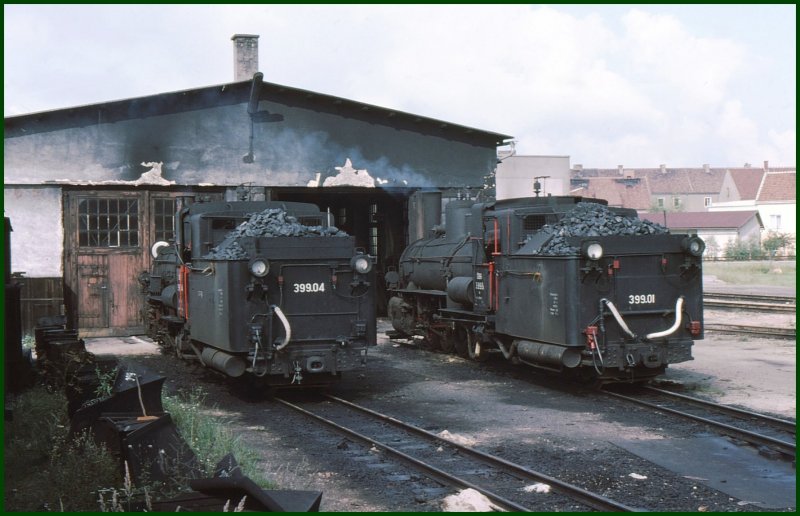 399.01 und 399.04 vor dem Lokdepot Gmnd/N. (Archiv 09/75)