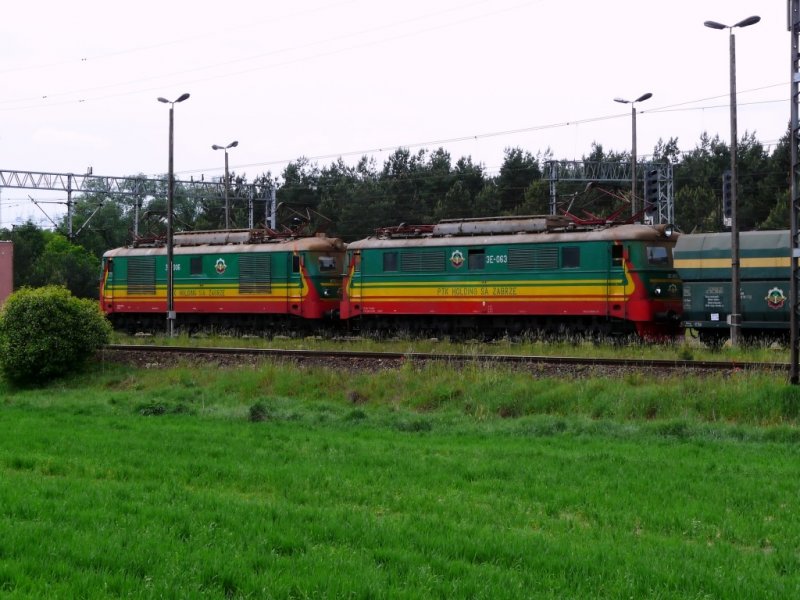 3E-006 und 3E-063 Tandembetrieb Kohlezug zwischen Stettin und Gryfino im Mai 2009