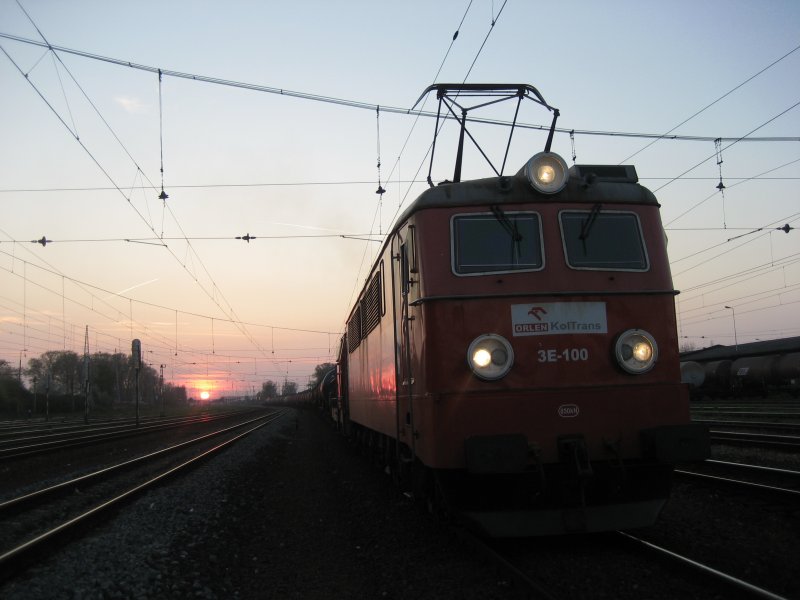 3E-100 und SM42-2612 von der ORLEN mit einem Kesselzug am 27.04.2008 in Kutno.
