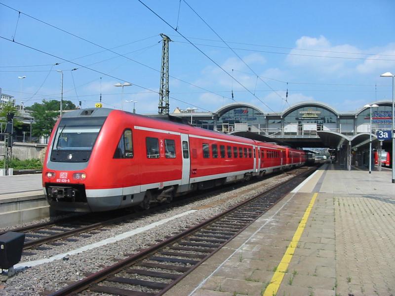 3x612 als RE nach Frankfurt a. M. am 17.7.2005 in Mainz hbf.