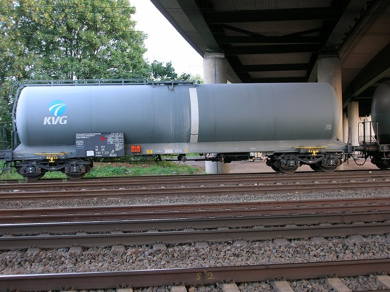 4 Achsiger Kesselwagen 795 7 331-1 der KVG. Neuwied 16.8.2006.