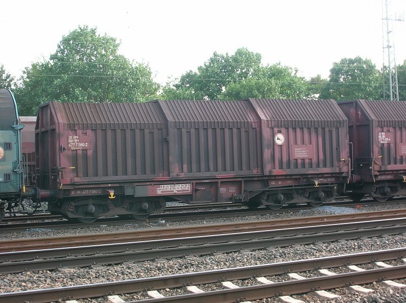 4 Achsiger Schiebewandwagen 477 7 580-2 der Belgischen Bahn. Gesichtet in Neuwied am 7.6.2006.
