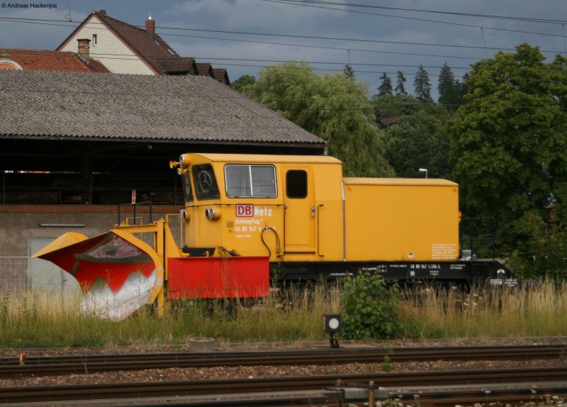 40 80 947 5 288-5 steht leicht zugewuchert auf einem Stumpfgleis in Villingen.Sein letztes Einsatz d�rfte im M�rz 2006 beim dem extremen Winter gewesen sein 