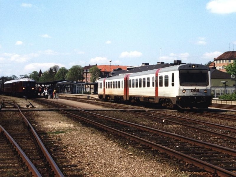 4004/4204 mit Zug Randers-Lang auf Bahnhof Randers am 15-5-1999. Bild und scan: Date Jan de Vries.