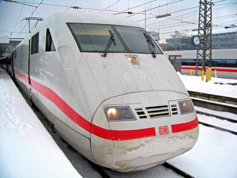 401 001 als ICE788 in Mnchen Hbf, 14.2.09. (Gru an den Tf!)