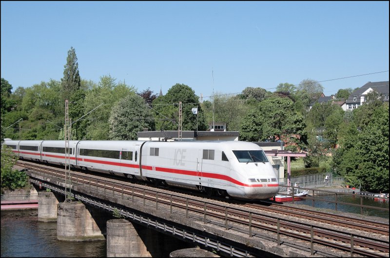 401 014/514  Friedrichshafen  ist am sonnigen Montagmorgen als ICE928 von Nrnberg Hbf nach Hamburg-Altona unterwegs, und wird bei Wetter(Ruhr) auf den Chip gebannt. (12.05.2008)
