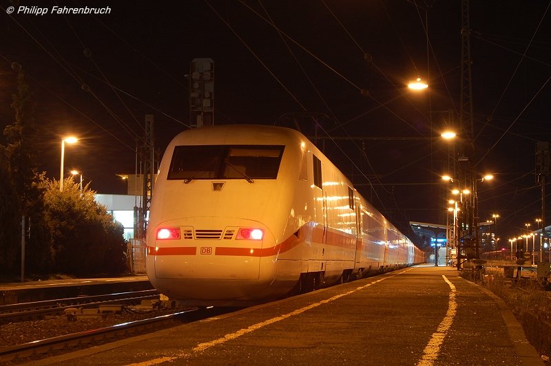 401 061-7  Bebra  kam am 03.02.08 als Leerzug von Stuttgart nach Nrnberg auf Gleis 2 des Aalener Bahnhofs zum Halten. 