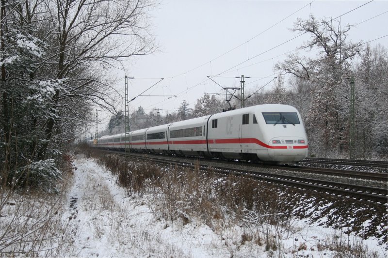 401 063 als ICE 108 (Innsbruck - Berlin) am 13.12.2008 in Haar (bei Mnchen). Das Bild zeigt den letzten ICE 108 und damit den letzten ICE 1, der aus sterreich kommt.
